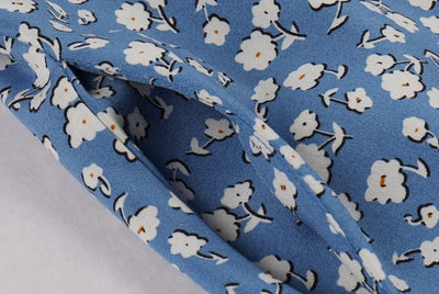 Vintage Sininen Levenevä Mekko Valkoisilla Kukilla