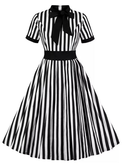 Vintage Trapetsimekko Jousivyöllä