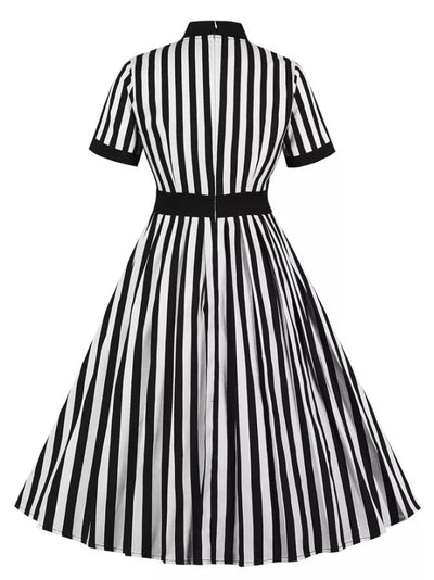 Vintage Trapetsimekko Jousivyöllä