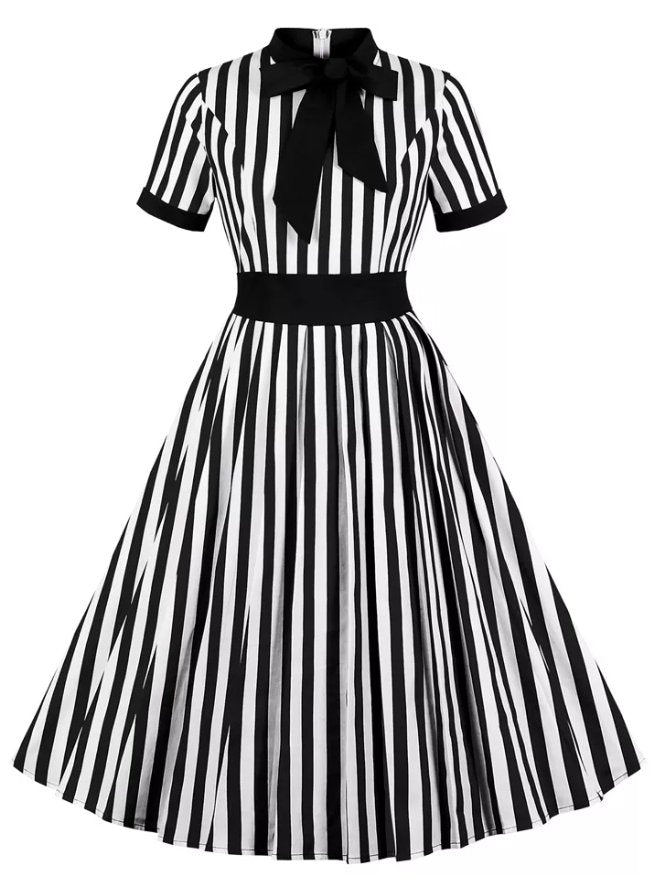 Vintage Trapetsimekko Jousivyöllä