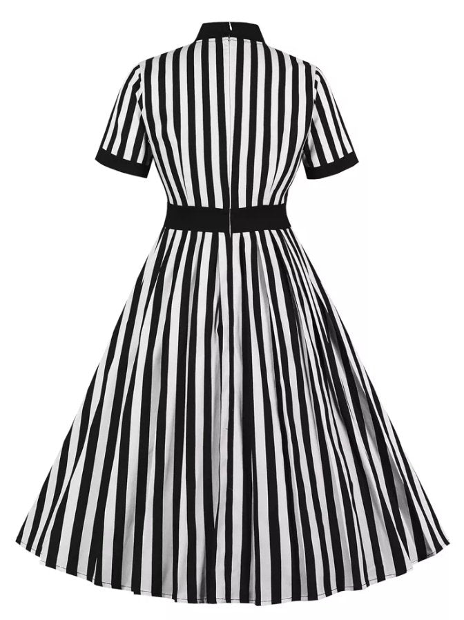 Vintage Trapetsimekko Jousivyöllä