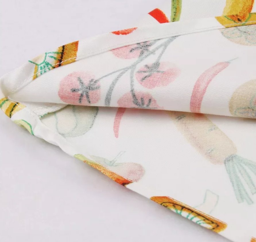 Vintage Pyöreäkaula-Mekko Kermanvärisiä Kukkia