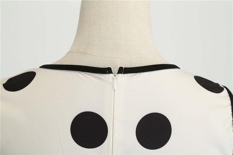 Mustavalkoinen 50-Luvun Mekko